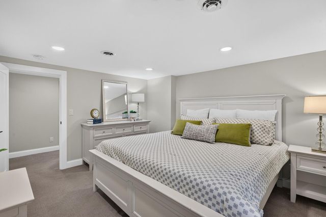 2845 Rhode Island Avenue S, Saint Louis Park, MN 55426