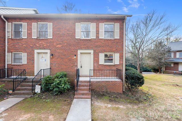 239 13th Avenue Place NW 21, Hickory, NC 28601