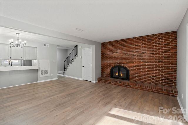 239 13th Avenue Place NW 21, Hickory, NC 28601