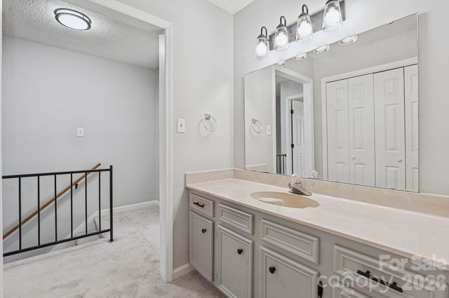 239 13th Avenue Place NW 21, Hickory, NC 28601