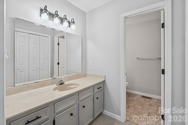 239 13th Avenue Place NW 21, Hickory, NC 28601