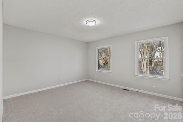 239 13th Avenue Place NW 21, Hickory, NC 28601