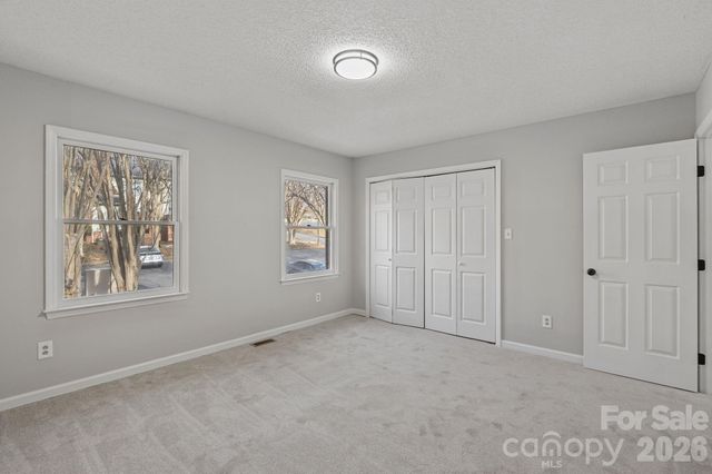 239 13th Avenue Place NW 21, Hickory, NC 28601