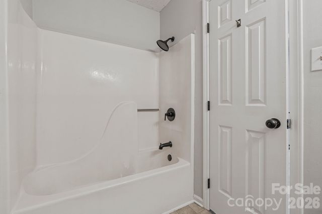 239 13th Avenue Place NW 21, Hickory, NC 28601