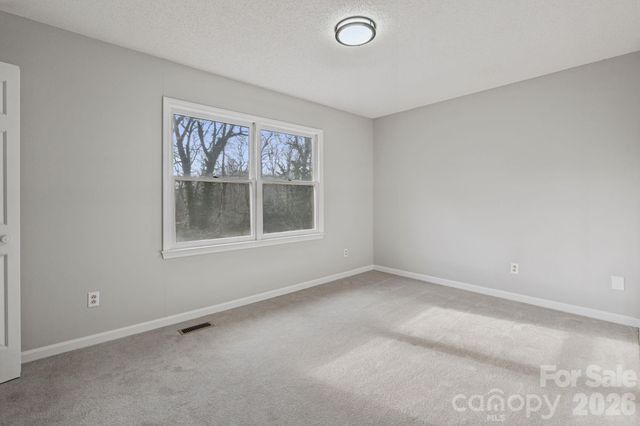 239 13th Avenue Place NW 21, Hickory, NC 28601