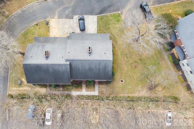 239 13th Avenue Place NW 21, Hickory, NC 28601