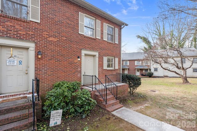 239 13th Avenue Place NW 21, Hickory, NC 28601