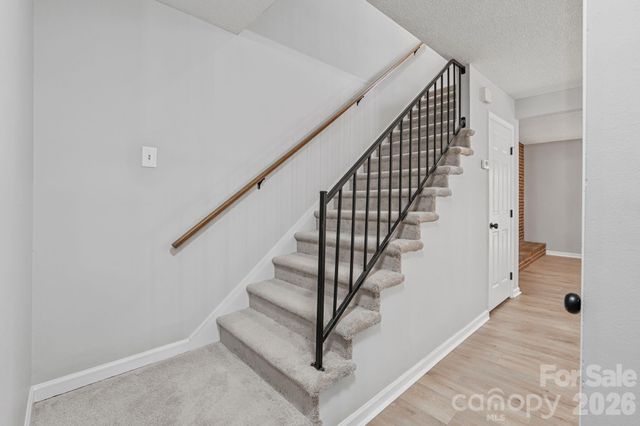 239 13th Avenue Place NW 21, Hickory, NC 28601