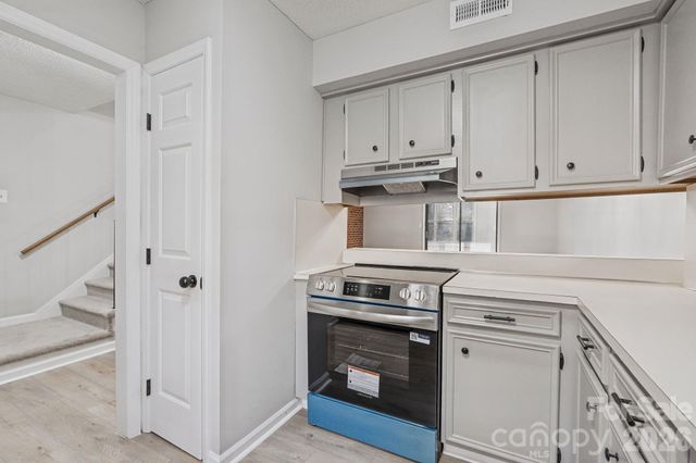 239 13th Avenue Place NW 21, Hickory, NC 28601