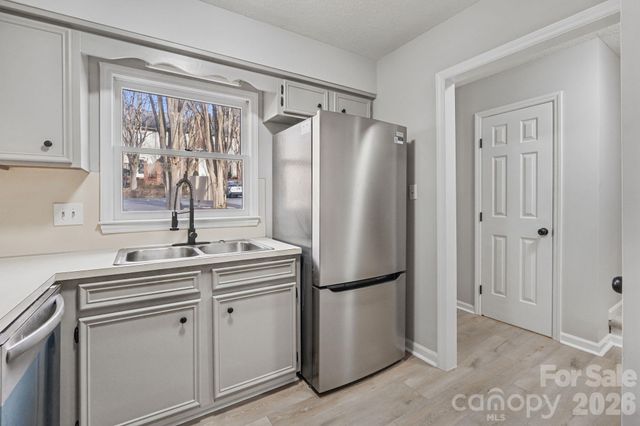 239 13th Avenue Place NW 21, Hickory, NC 28601