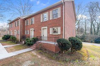 239 13th Avenue Place NW 21, Hickory, NC 28601