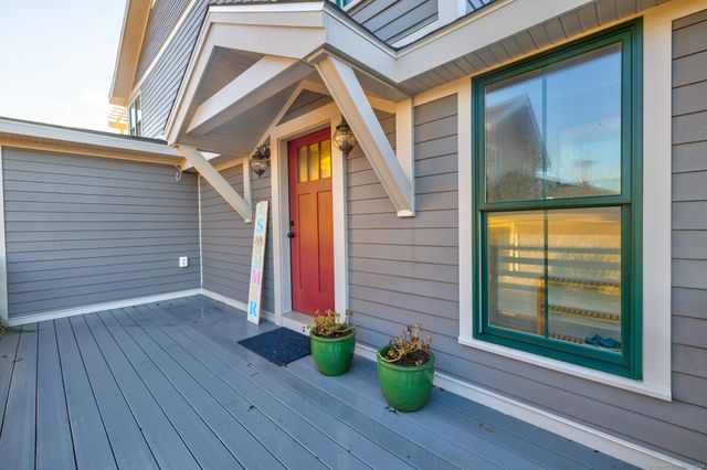 29 Sagamore Cove Road, Branford, CT 06405