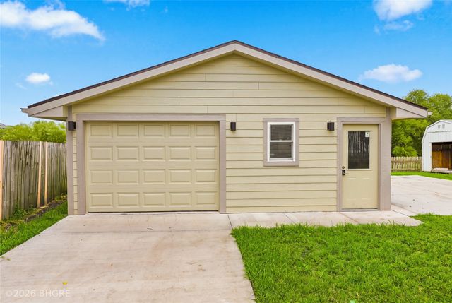 405 Mallard Pointe Drive NW, Bondurant, IA 50035