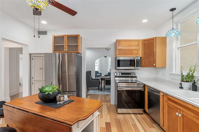 105 NE 1ST AVE AVENUE NE, Williston, FL 32696