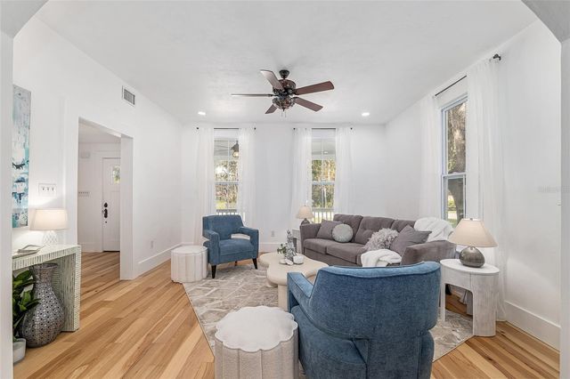 105 NE 1ST AVE AVENUE NE, Williston, FL 32696