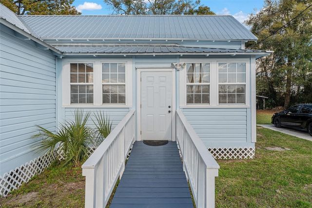 105 NE 1ST AVE AVENUE NE, Williston, FL 32696