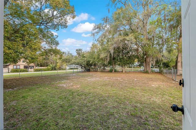 105 NE 1ST AVE AVENUE NE, Williston, FL 32696