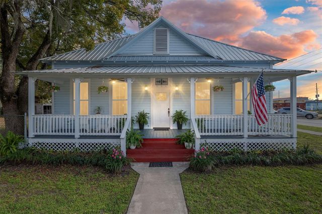 105 NE 1ST AVE AVENUE NE, Williston, FL 32696