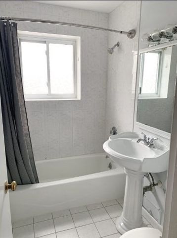 32 Westgate Rd 6, Boston, MA 02467