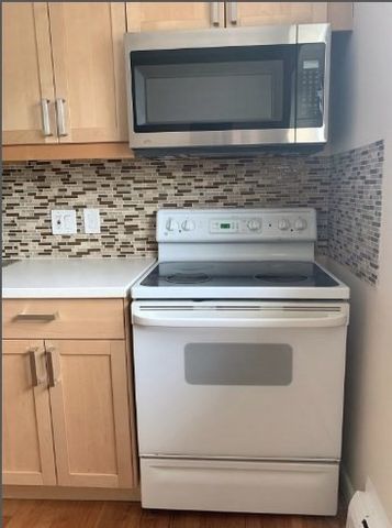 32 Westgate Rd 6, Boston, MA 02467