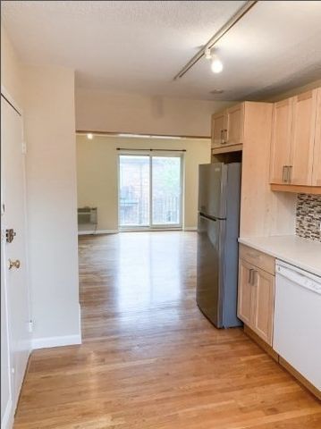 32 Westgate Rd 6, Boston, MA 02467