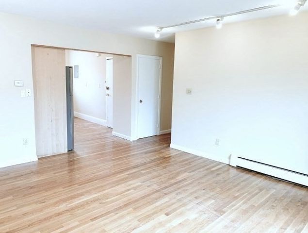 32 Westgate Rd 6, Boston, MA 02467