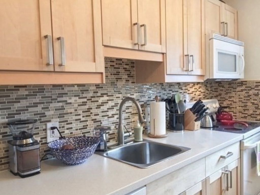 32 Westgate Rd 6, Boston, MA 02467