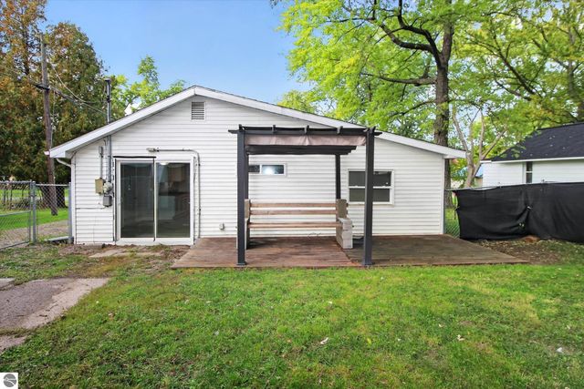 716 Pennsylvania Avenue, Alma, MI 48801