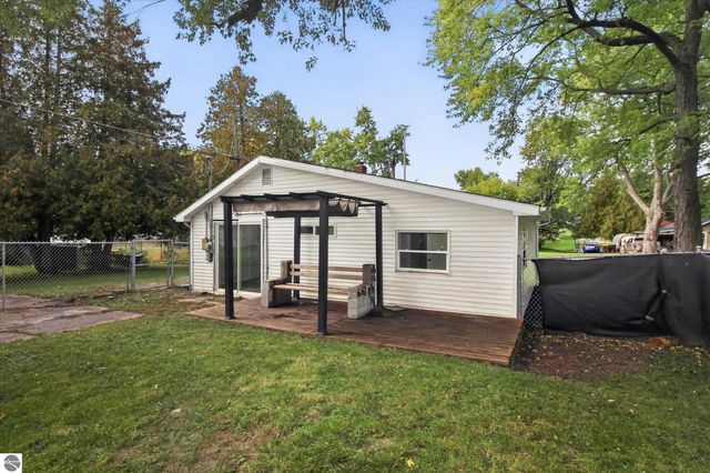 716 Pennsylvania Avenue, Alma, MI 48801