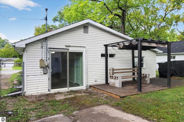 716 Pennsylvania Avenue, Alma, MI 48801