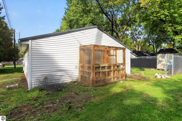 716 Pennsylvania Avenue, Alma, MI 48801