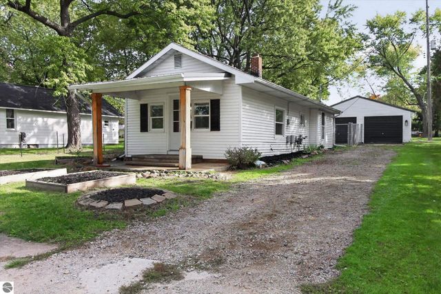 716 Pennsylvania Avenue, Alma, MI 48801