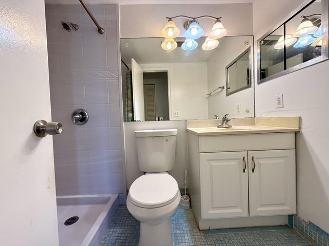 158 Easthampton G, West Palm Beach, FL 33417