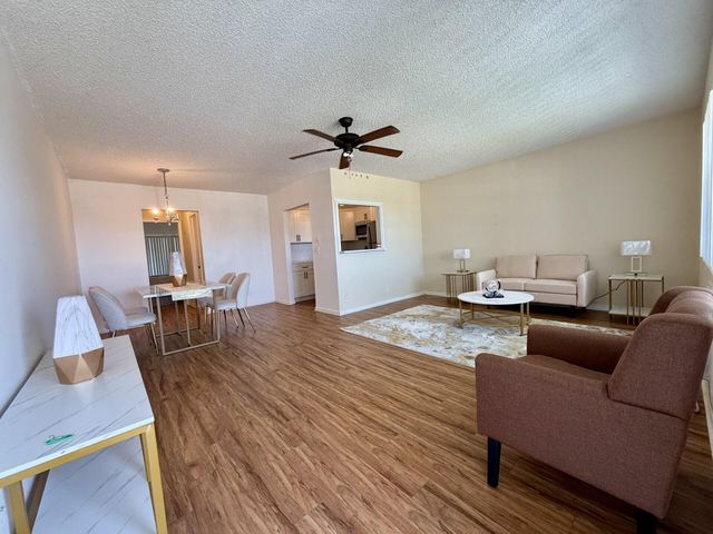 158 Easthampton G, West Palm Beach, FL 33417