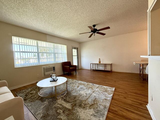 158 Easthampton G, West Palm Beach, FL 33417