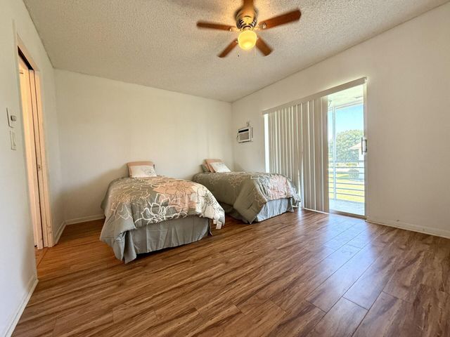 158 Easthampton G, West Palm Beach, FL 33417