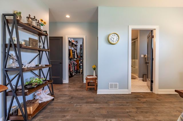 9863 Elle Avenue, St. John, IN 46373