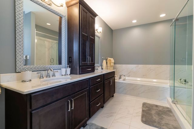 9863 Elle Avenue, St. John, IN 46373