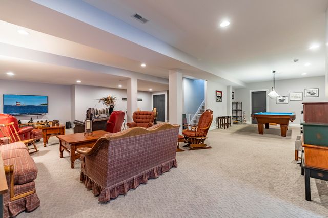 9863 Elle Avenue, St. John, IN 46373