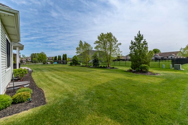 9863 Elle Avenue, St. John, IN 46373
