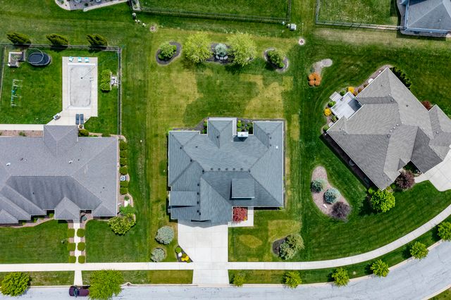 9863 Elle Avenue, St. John, IN 46373