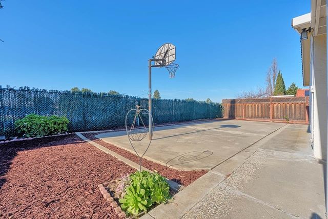 2627 Royal Ann Dr, Union City, CA 94587