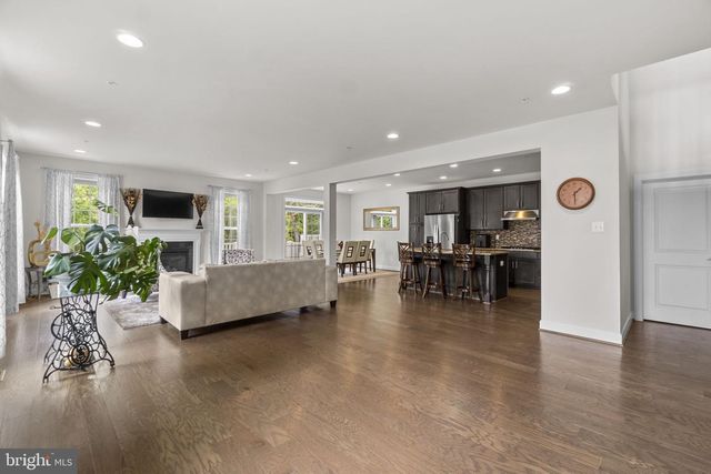2726 W END CIR, Ellicott City, MD 21042