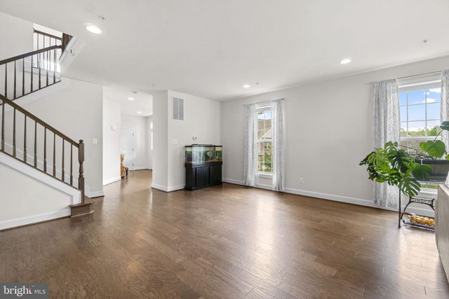 2726 W END CIR, Ellicott City, MD 21042