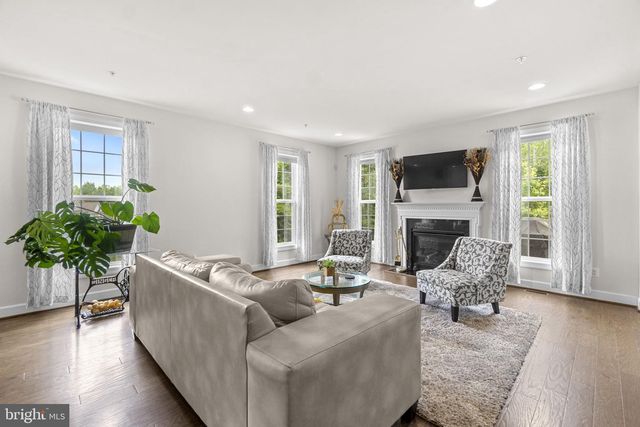 2726 W END CIR, Ellicott City, MD 21042