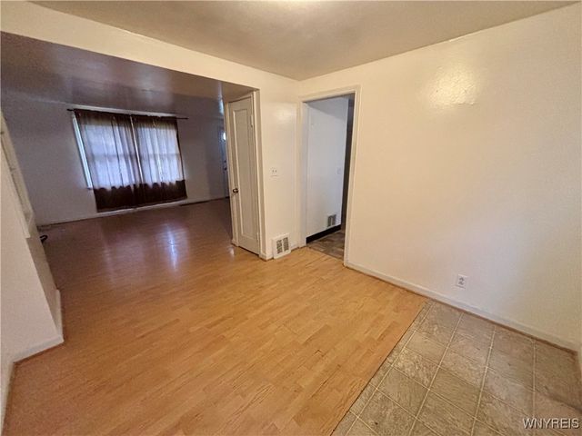 2069 Colvin Blvd, Tonawanda, NY 14150