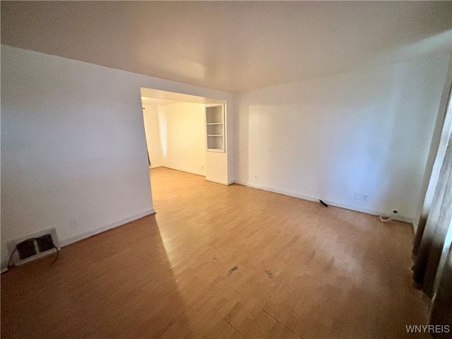 2069 Colvin Blvd, Tonawanda, NY 14150