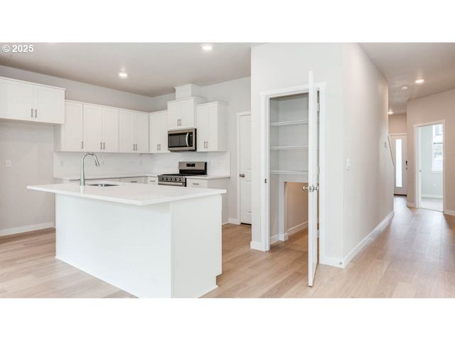 6487 Se Nasha St, Hillsboro, OR 97123