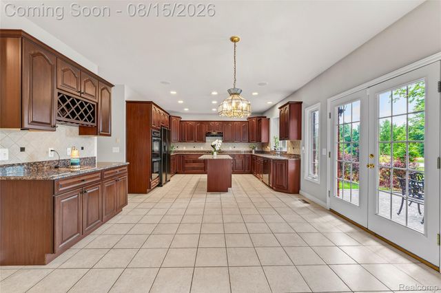 6725 Michael Drive, Troy, MI 48098