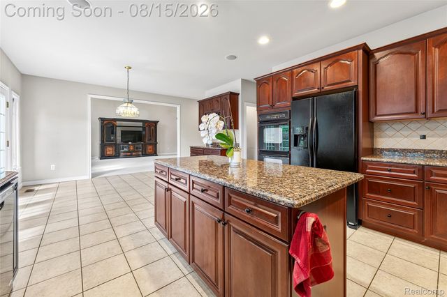 6725 Michael Drive, Troy, MI 48098